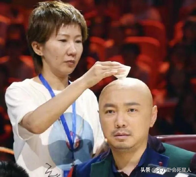 假头发假鼻子,假头发和假肚皮