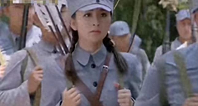 诱惑尼姑装，裤衩子外露，这些毁三观的操作，导演怕是个猪脑子吧