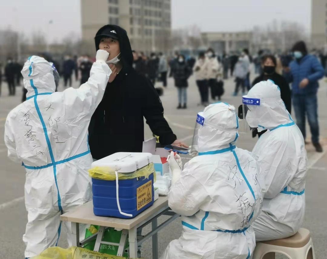 街道顺利开展核酸检测工作,高效有序街道开展全员核酸检测