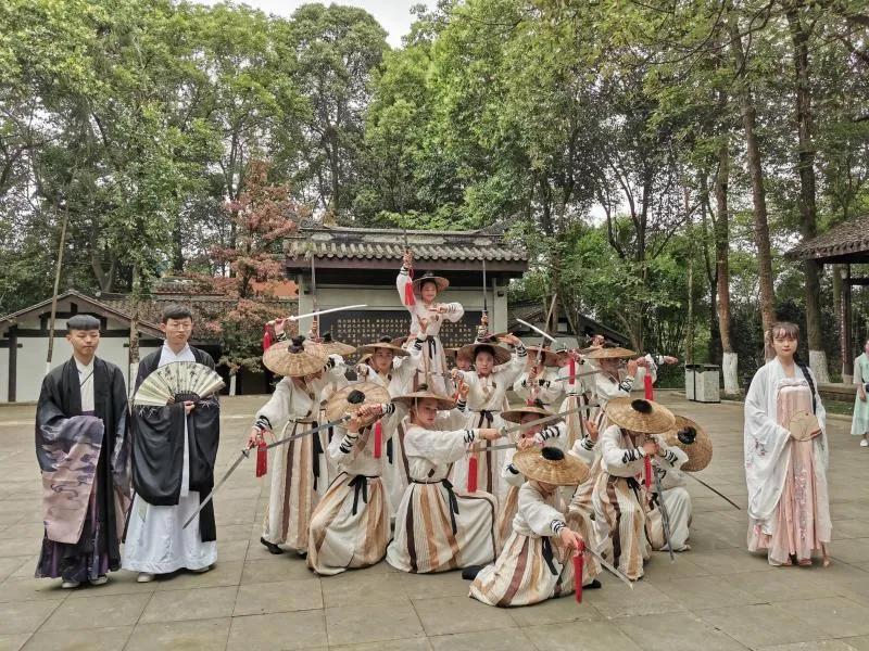 李白身世之谜浅谈之三,李白简介李白身世之谜