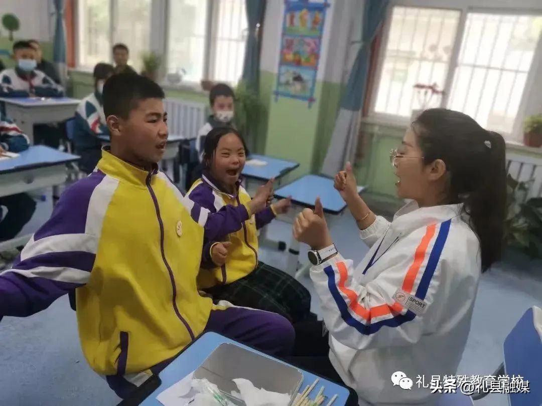 鐖卞績娴囩亴闈欏緟鑺卞紑,鐢ㄥ績鑱嗗惉闈欏緟鑺卞紑鐗规畩鏁欒偛瀛︽牎