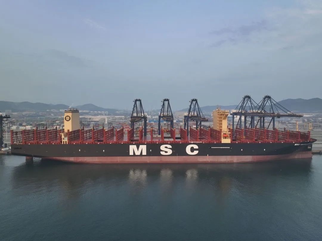 大连港口货轮,大连港国际邮轮