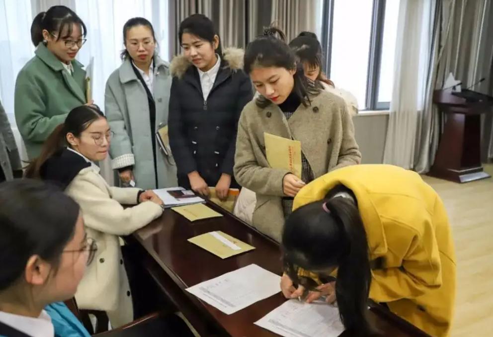 大专生网上找工作平台哪个靠谱,大专生只值200