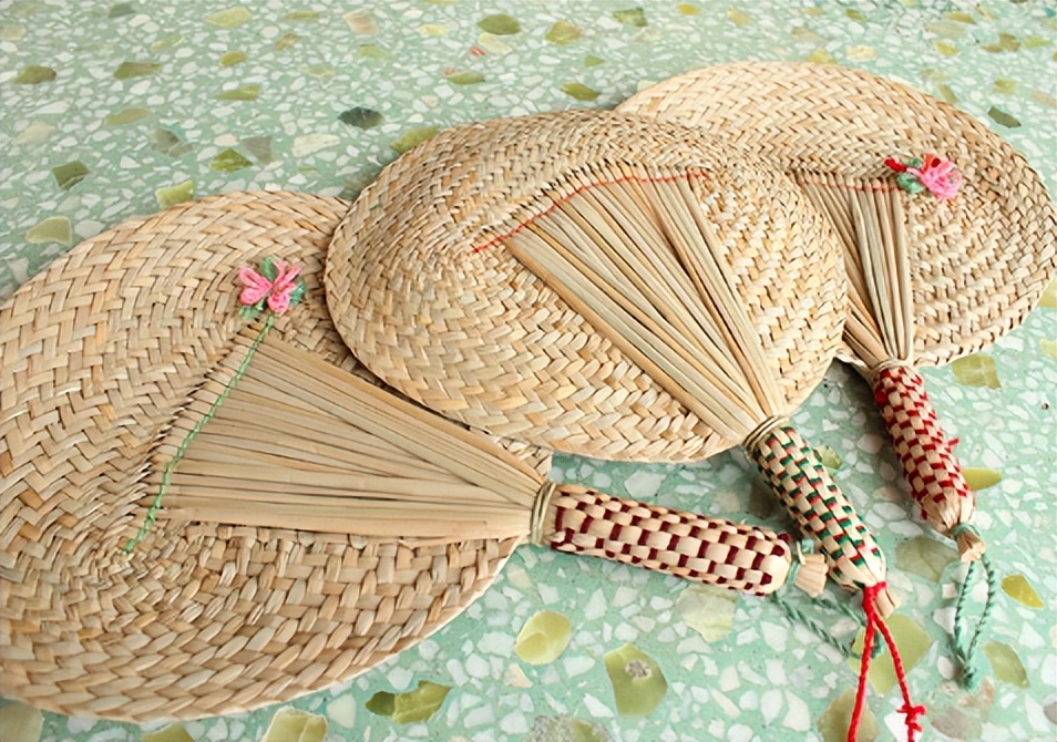 描写夏日清凉的古诗词,用古诗词来描写夏天的炎热