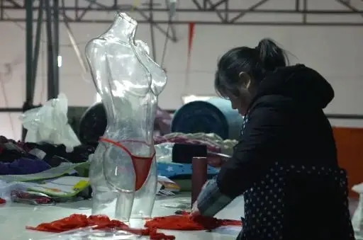 小伙辍学创业收入一个亿,小伙创业卖内衣