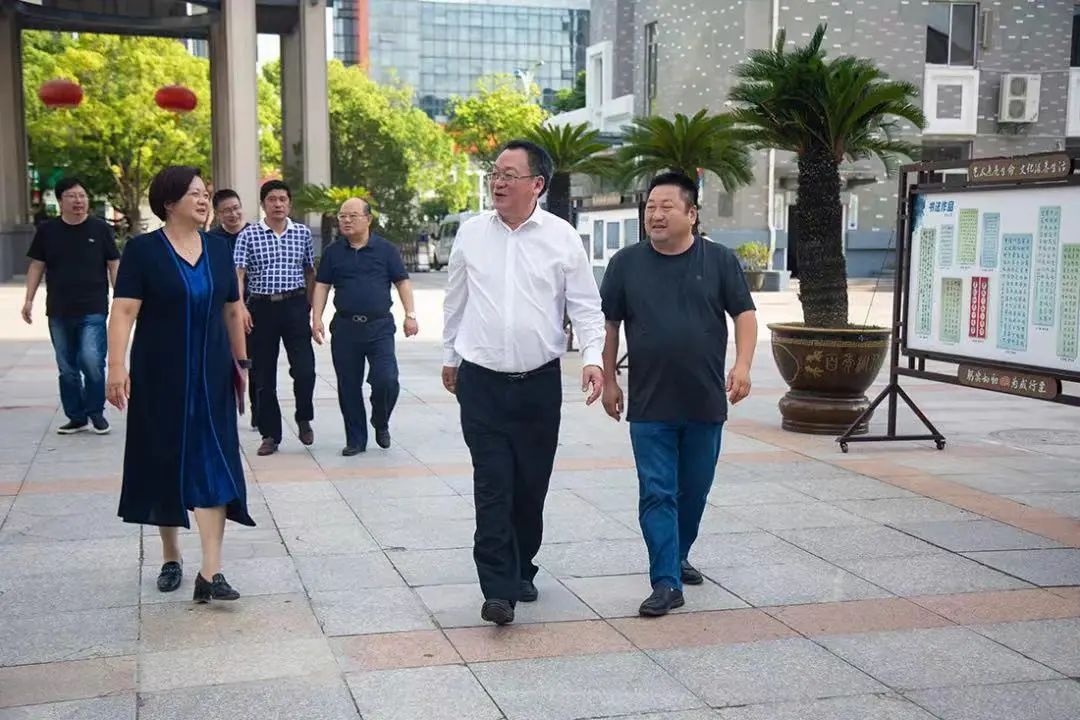 当教师节撞上中秋节广播稿,中秋节撞上教师节