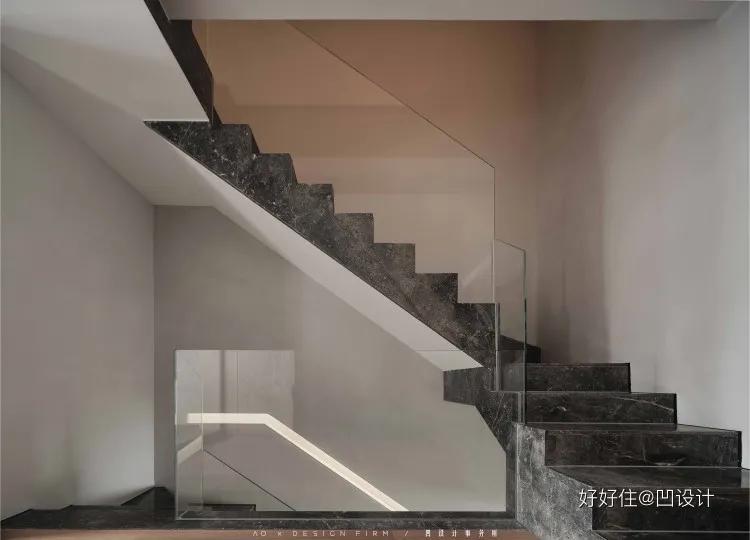 石材地板搭配原木家具,原木石材结构装修效果图