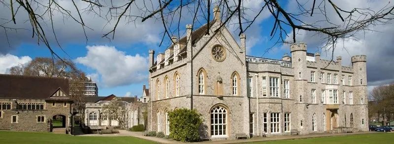 秋日漫步：英国私校美景巡礼，孩子们喜欢哪一所？