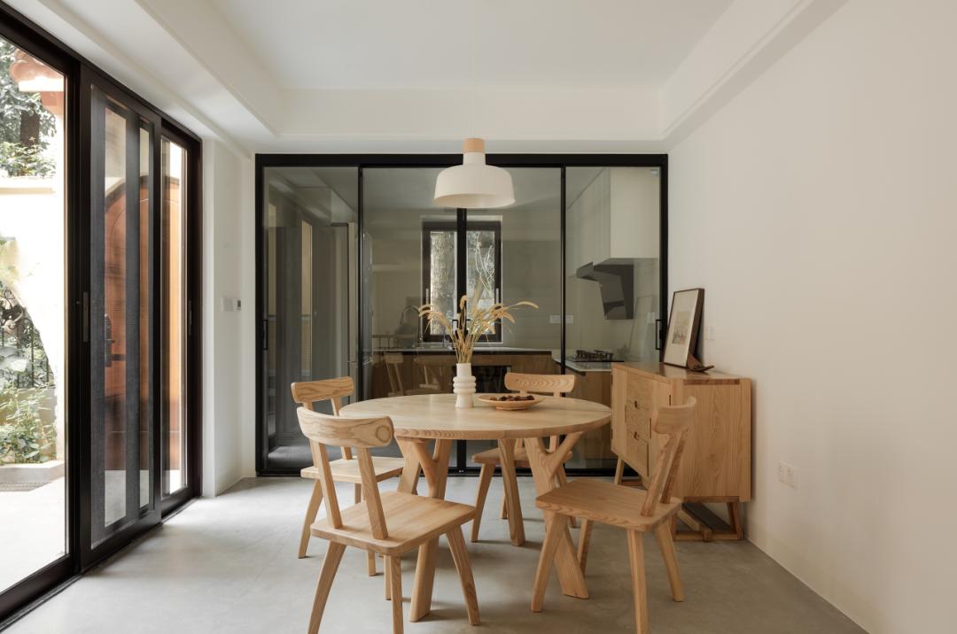 264㎡原木别墅丨满墙大书柜丨让自然的风带来家的宁静