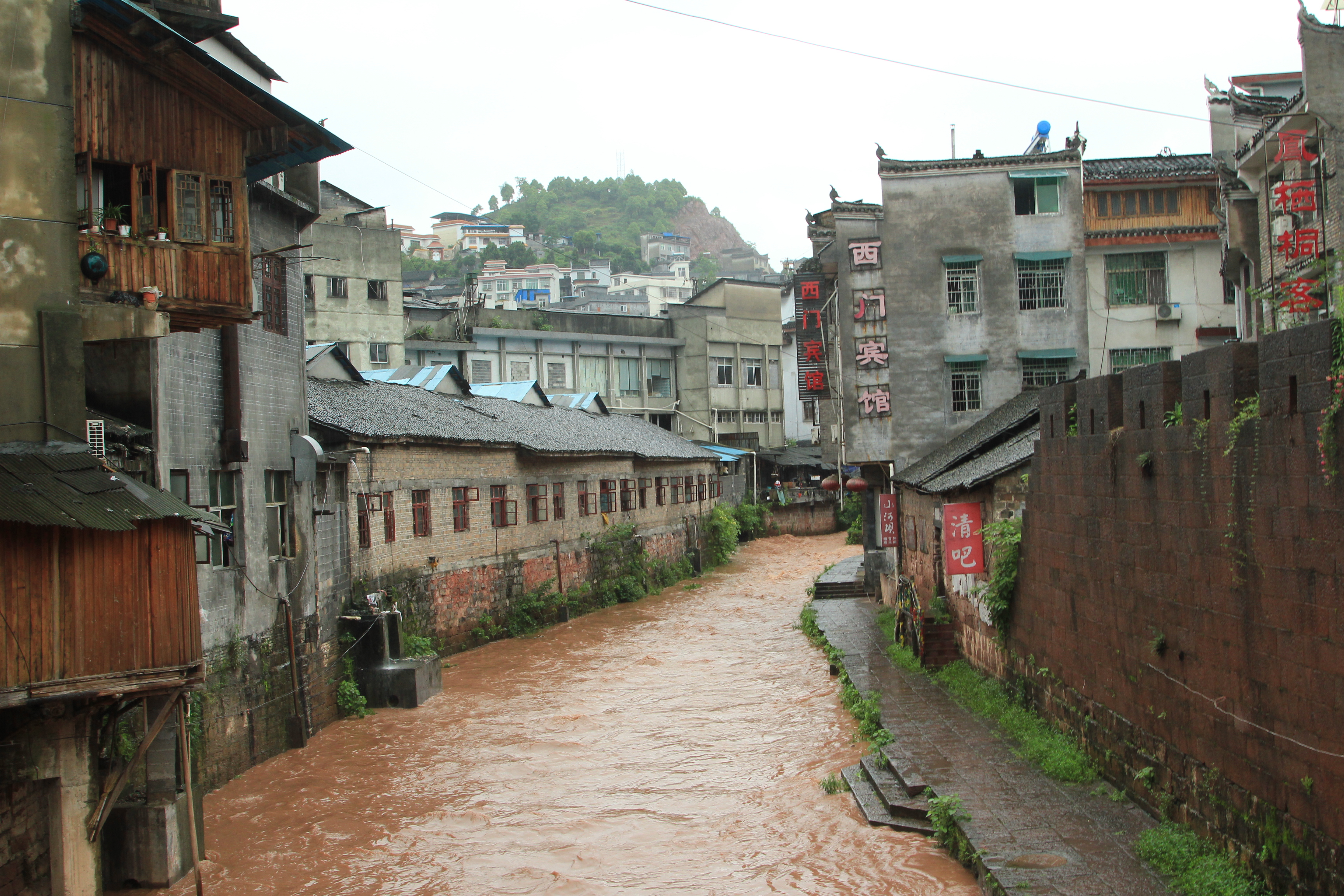 边城和凤凰古城哪个好玩,中国最美古城凤凰古城视频