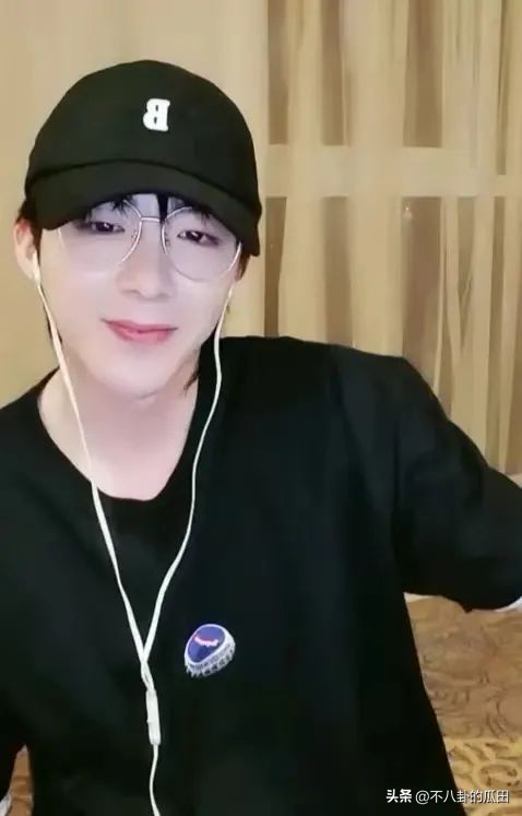 来瓜！知名男星被曝离异有娃，年龄造假，狗仔喊话不要瞒着粉丝