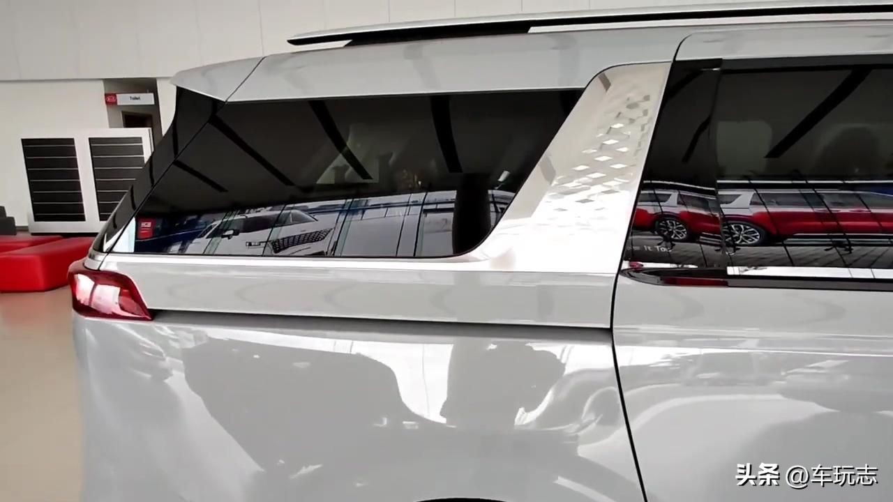 起亚嘉年华商务车2020价格多少钱,起亚嘉年华四驱评测图