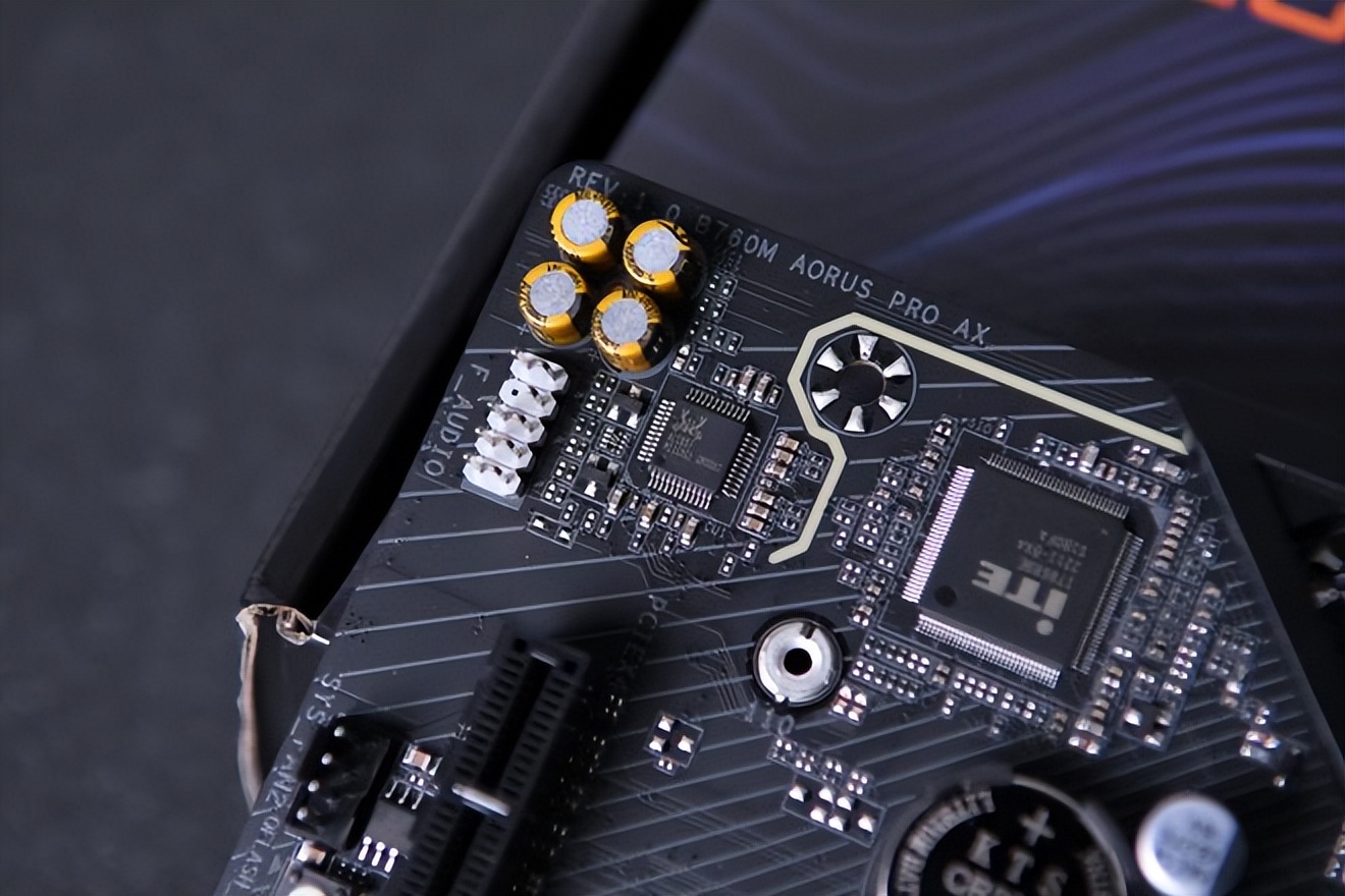 技嘉b760m电竞小雕是丐版吗,技嘉b760ddr4小雕评测