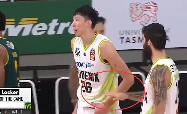 破案了！队友求击掌，周琦为啥没看一眼，胡子哥一路追赶，尴尬