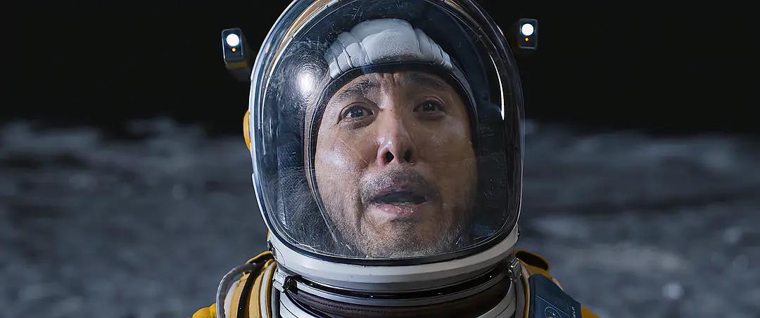 易烊千玺凭什么能和吴京拍戏,易烊千玺吴京的演技有多好