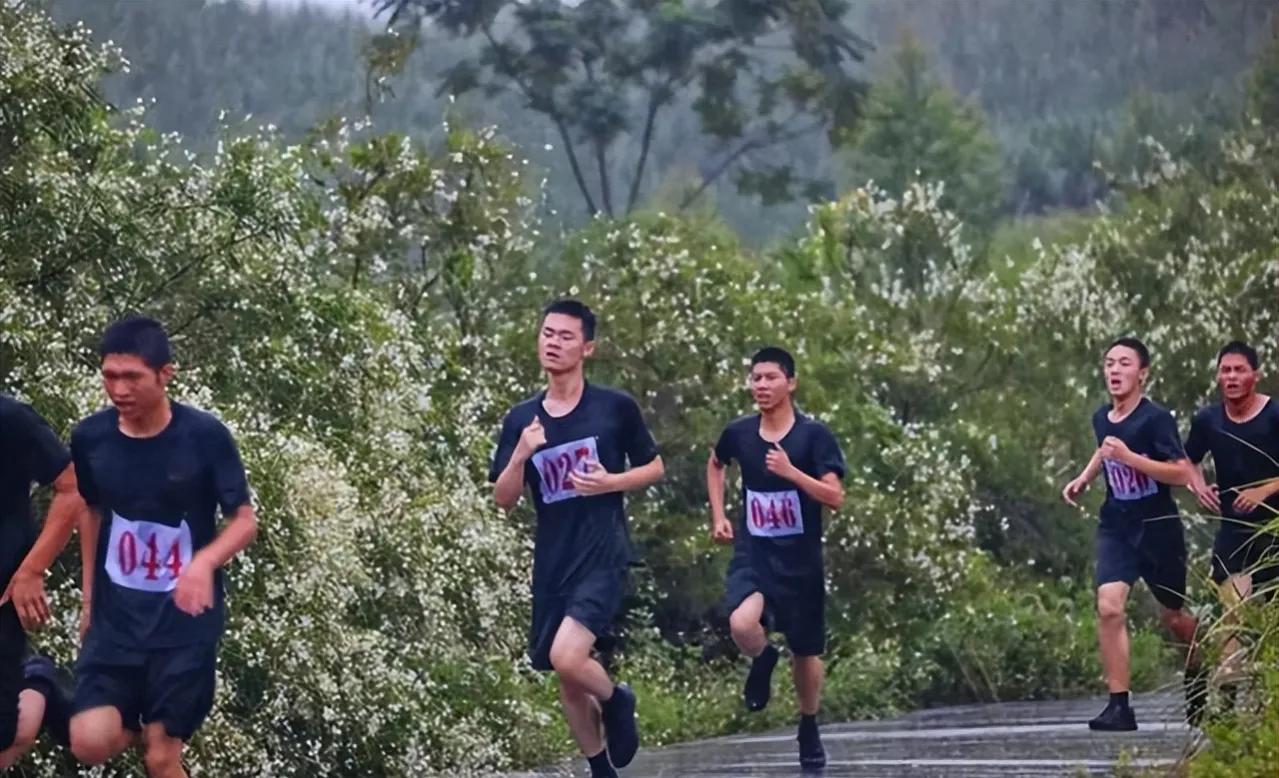 孩子当兵怎样劝孩子留队,当两年兵孩子不愿留队家长怎么劝