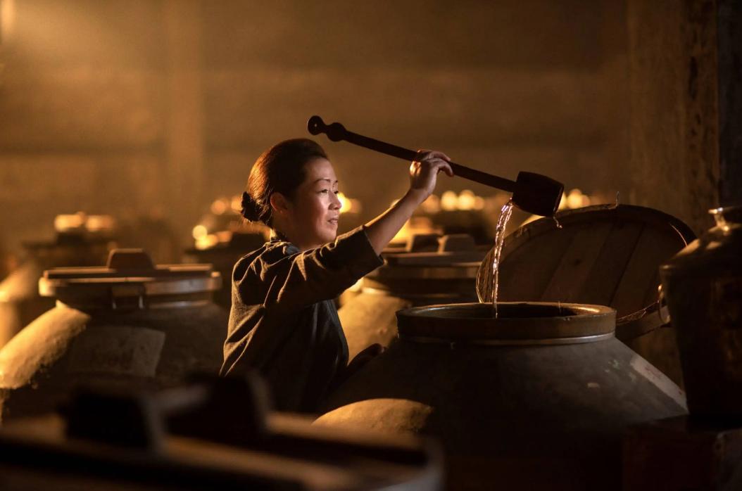 1斤纯粮酒酿造成本只要5元钱？四川65岁酿酒师“捅破”白酒*局骗**