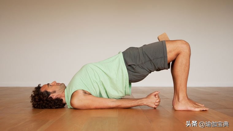 男士瑜伽初学者必练8个动作,适合男士修炼的瑜伽姿势