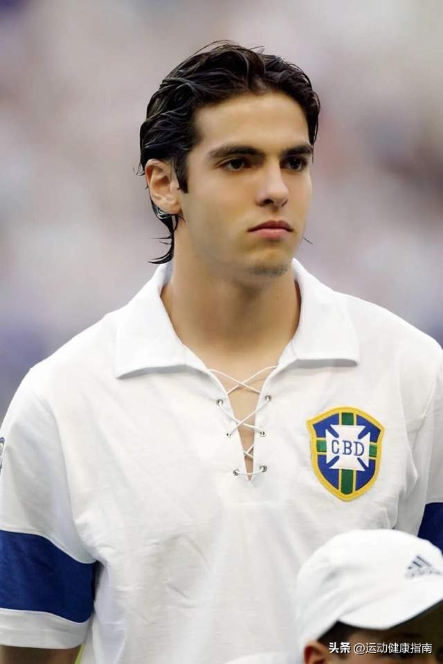 球场上奔跑的美好肉体，让女球迷疯狂的10大足球帅哥盘点，慎点哦