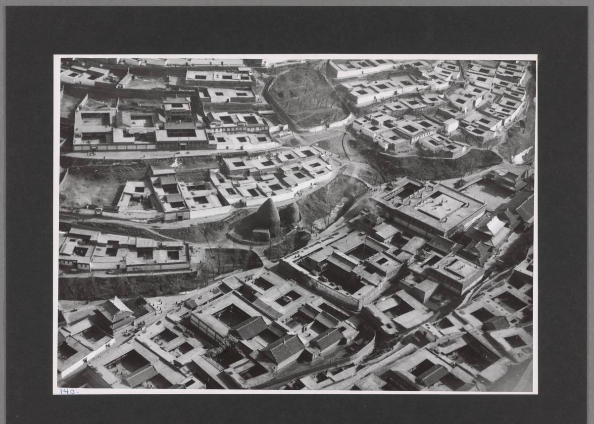 变态的纳粹德国,*光脱**犹太人女人衣服,集体*杀屠**!