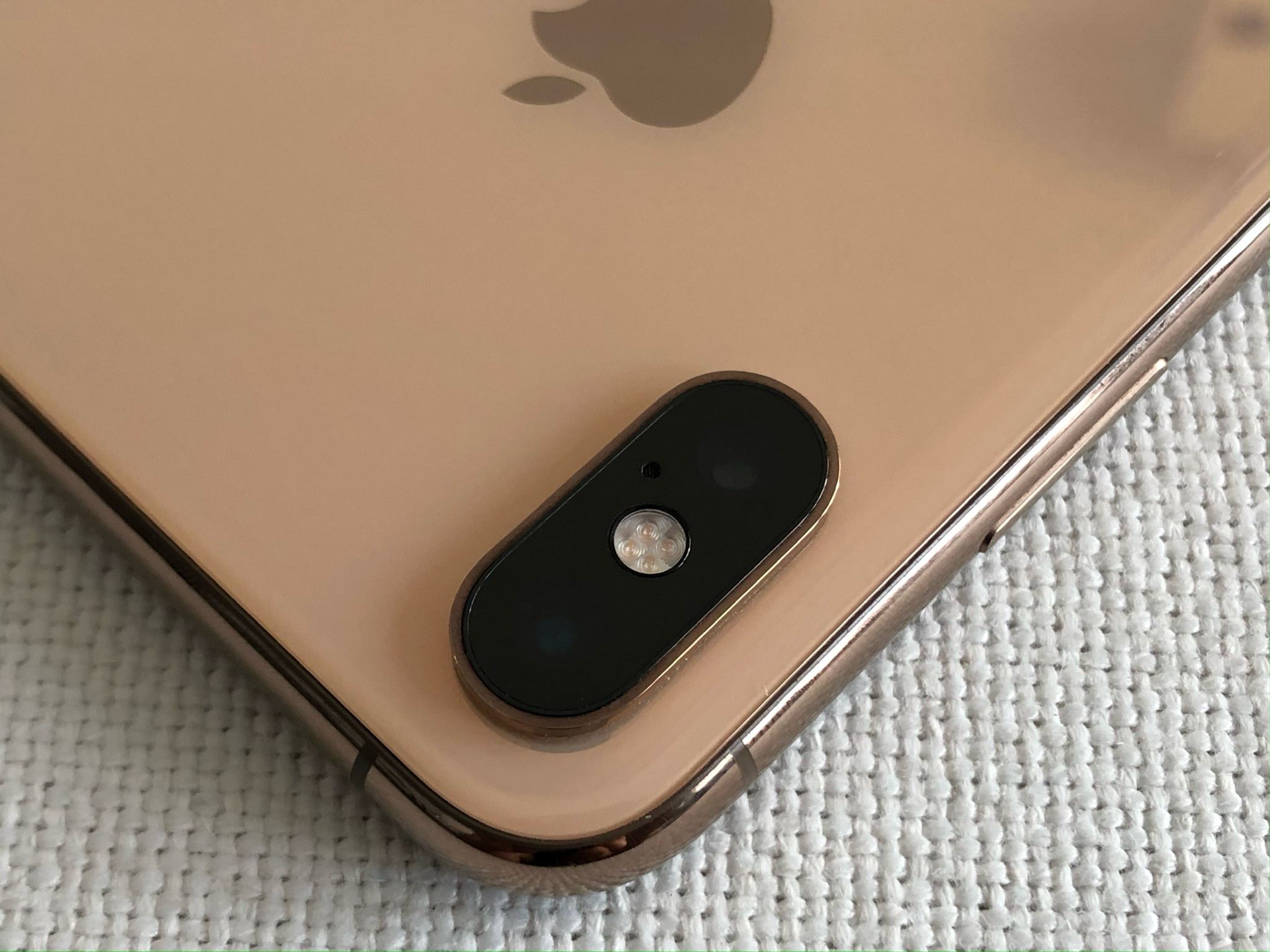 在二手市场收了一部iPhoneXS，开始为安卓低端机市场担忧了