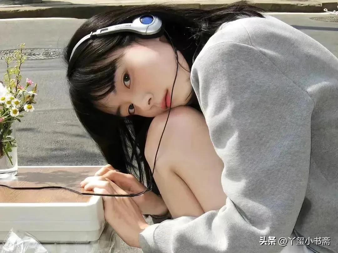 锦承，没有爱会在原地等待。破镜难再圆回首已无期。向南，往前看