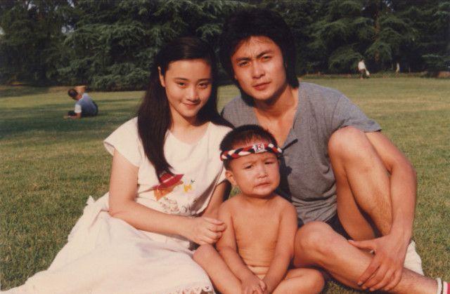 演员邢岷山:和老师女儿结婚,英雄救美被毁容,老婆女儿是心肝