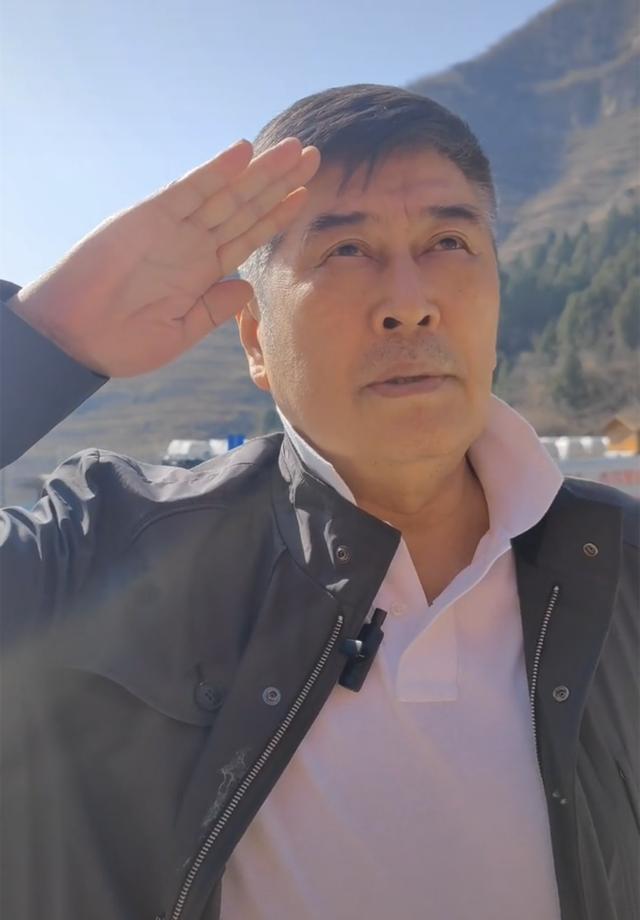 年轻和成龙、周星驰演戏，老了隐居河北农村，68的林威活的太飒了