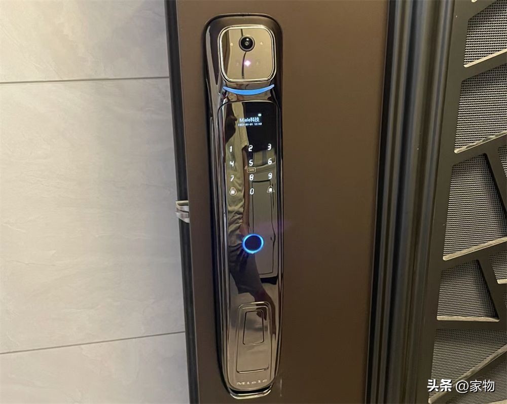 智能门锁越来越智能化和科技化,当下热卖的智能门锁