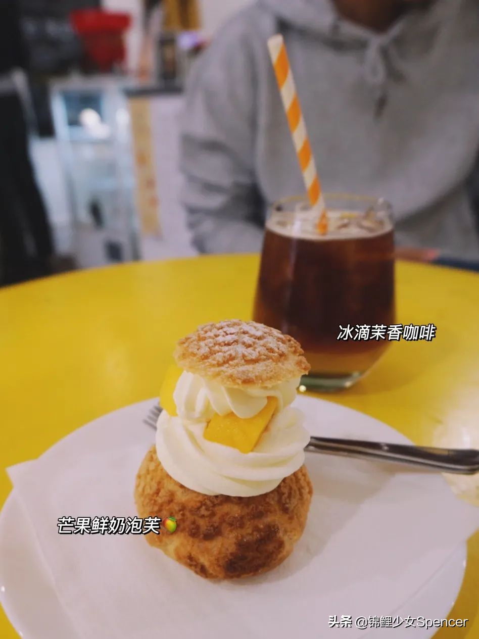 我在布达佩斯，收集了很多秋天送给你