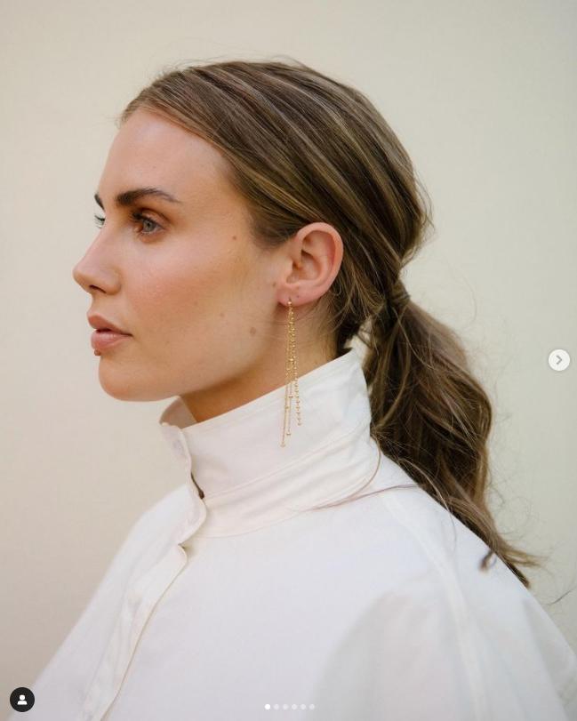 镇队之宝！红魔中卫爱妻泳装照，网友：这是曼联目前唯一的好东西