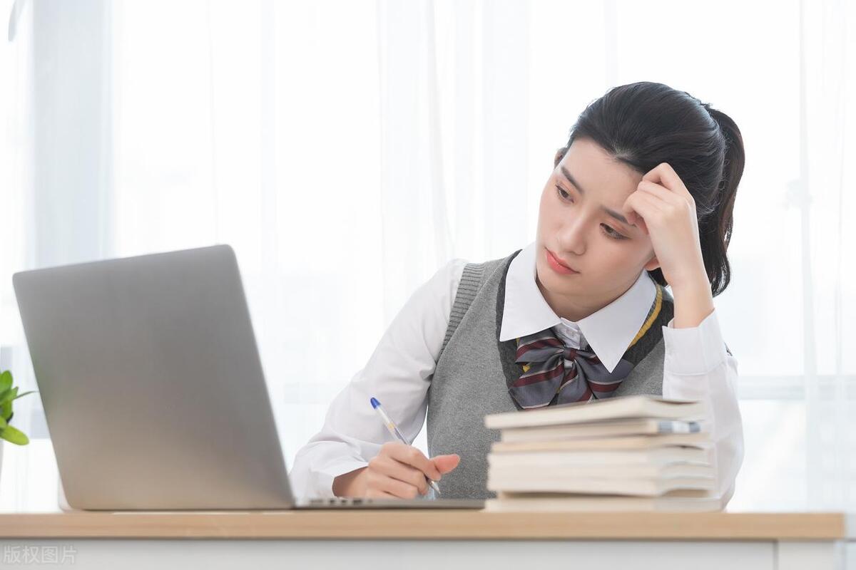 今年高考没考上可以选择复读吗,高考分数够三本选择复读吗