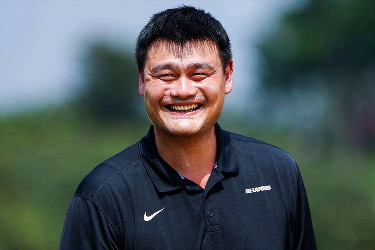 内蒙古篮协主席巴特尔年薪20万，中国篮协主席姚明呢？数字惊人