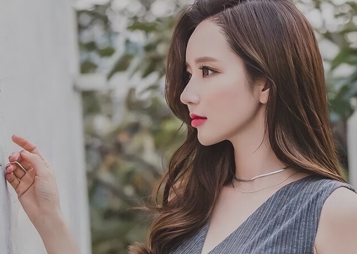 女性尖锐性湿疣最初是肉疙瘩吗,女性尖锐性湿疣身上会长疙瘩么