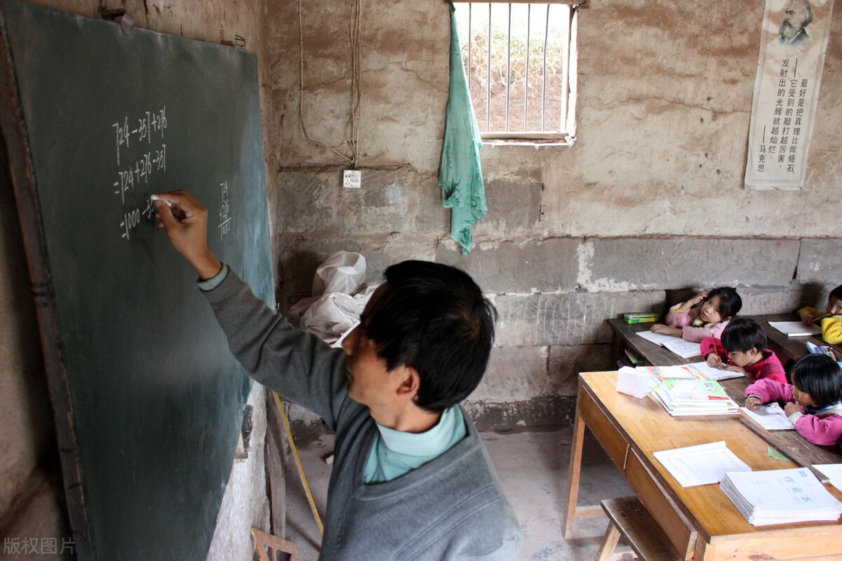 特岗教师服务期满后还有服务期吗,特岗教师期满还有服务期吗
