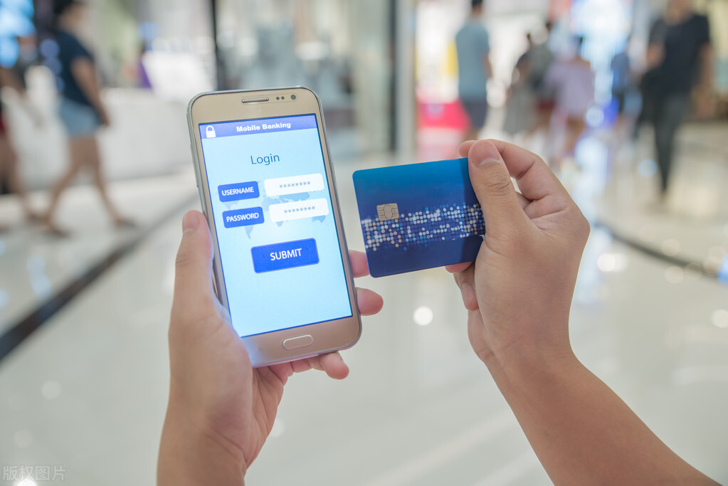 在银行工作人员怎么开通手机银行,银行为什么叫你办手机银行业务
