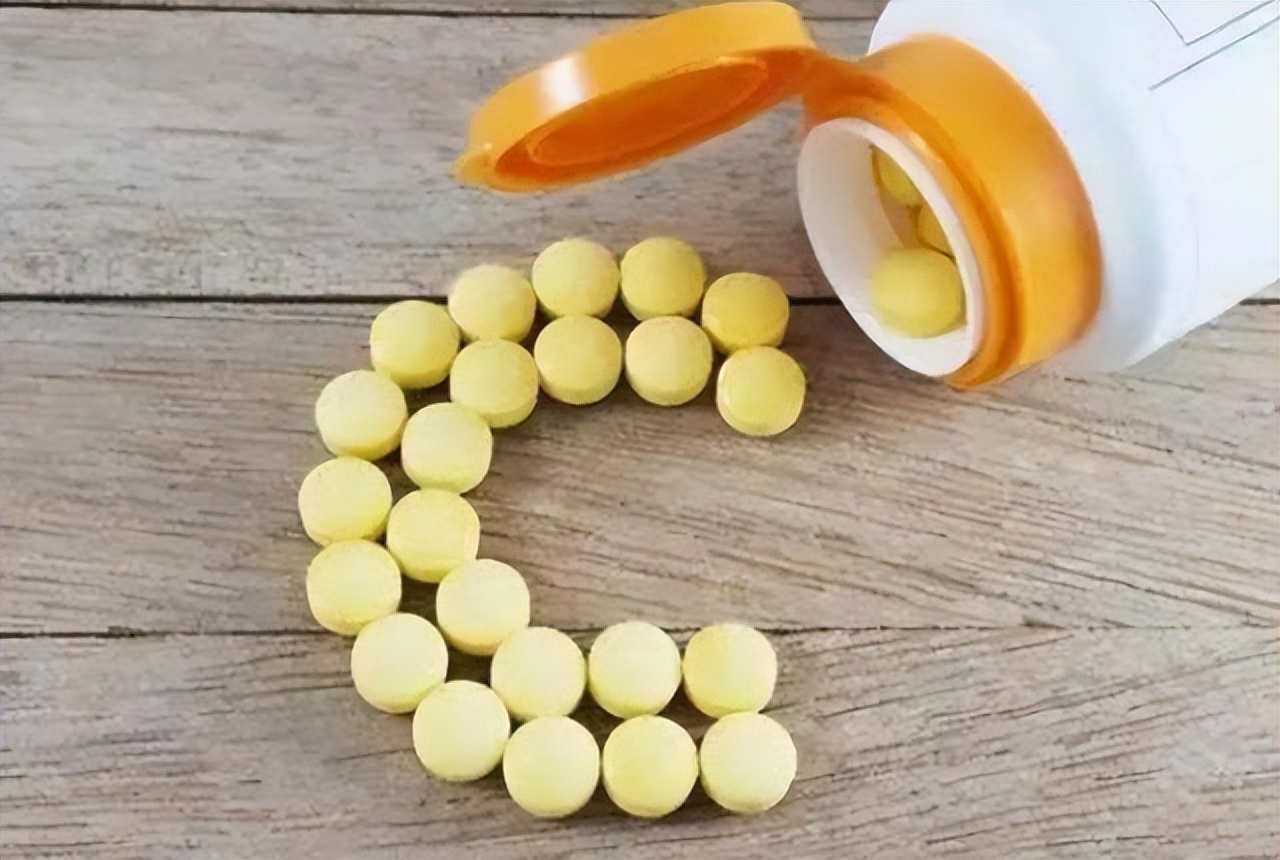 每天吃一粒维生素c的好处和坏处,每天吃一颗维生素c有坏处吗