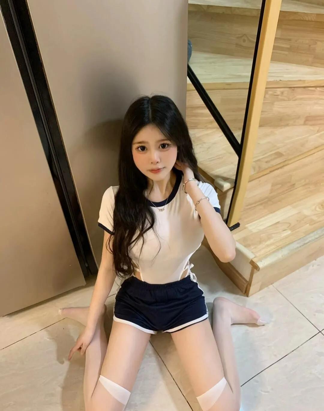 泳装比基尼长腿美女，*袜丝**街拍秀，艺术街拍