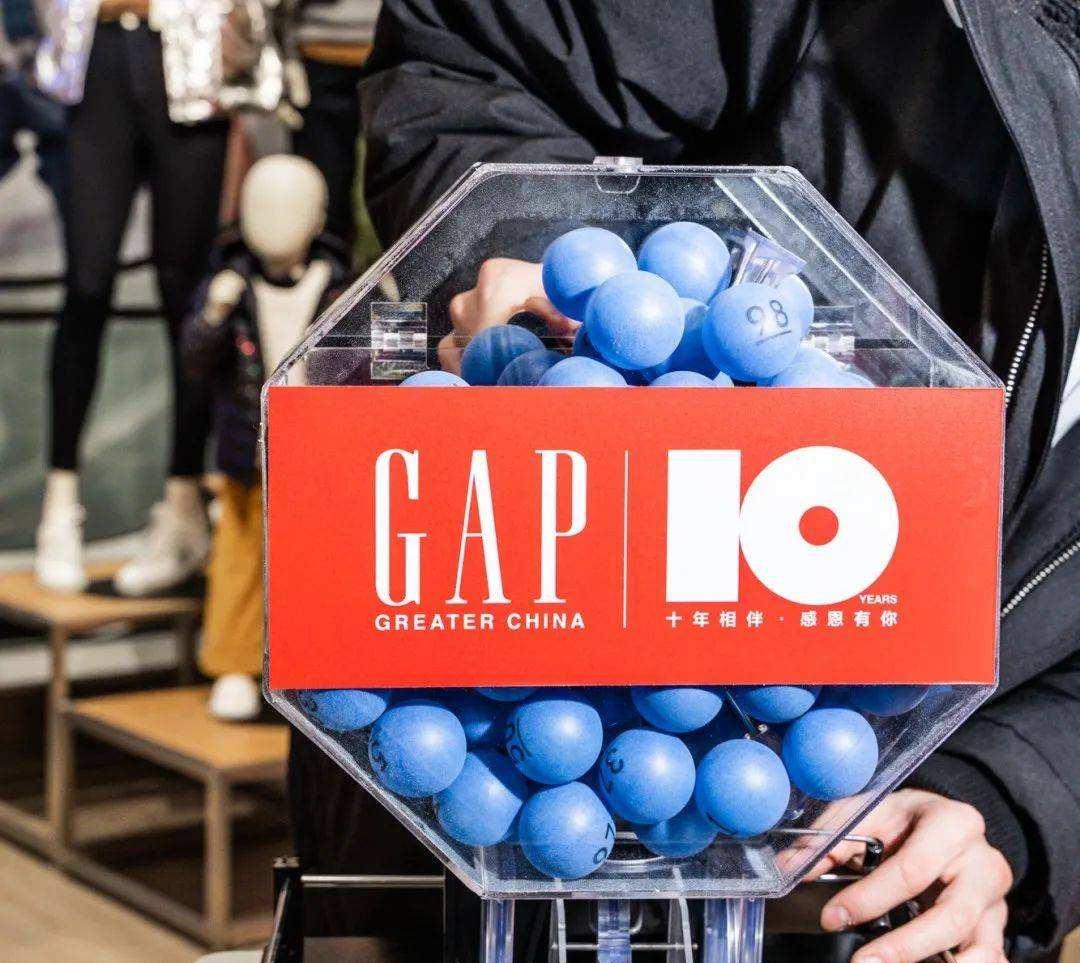 设计摆烂，性价比低，这家北美快时尚鼻祖和中国“代沟”不小