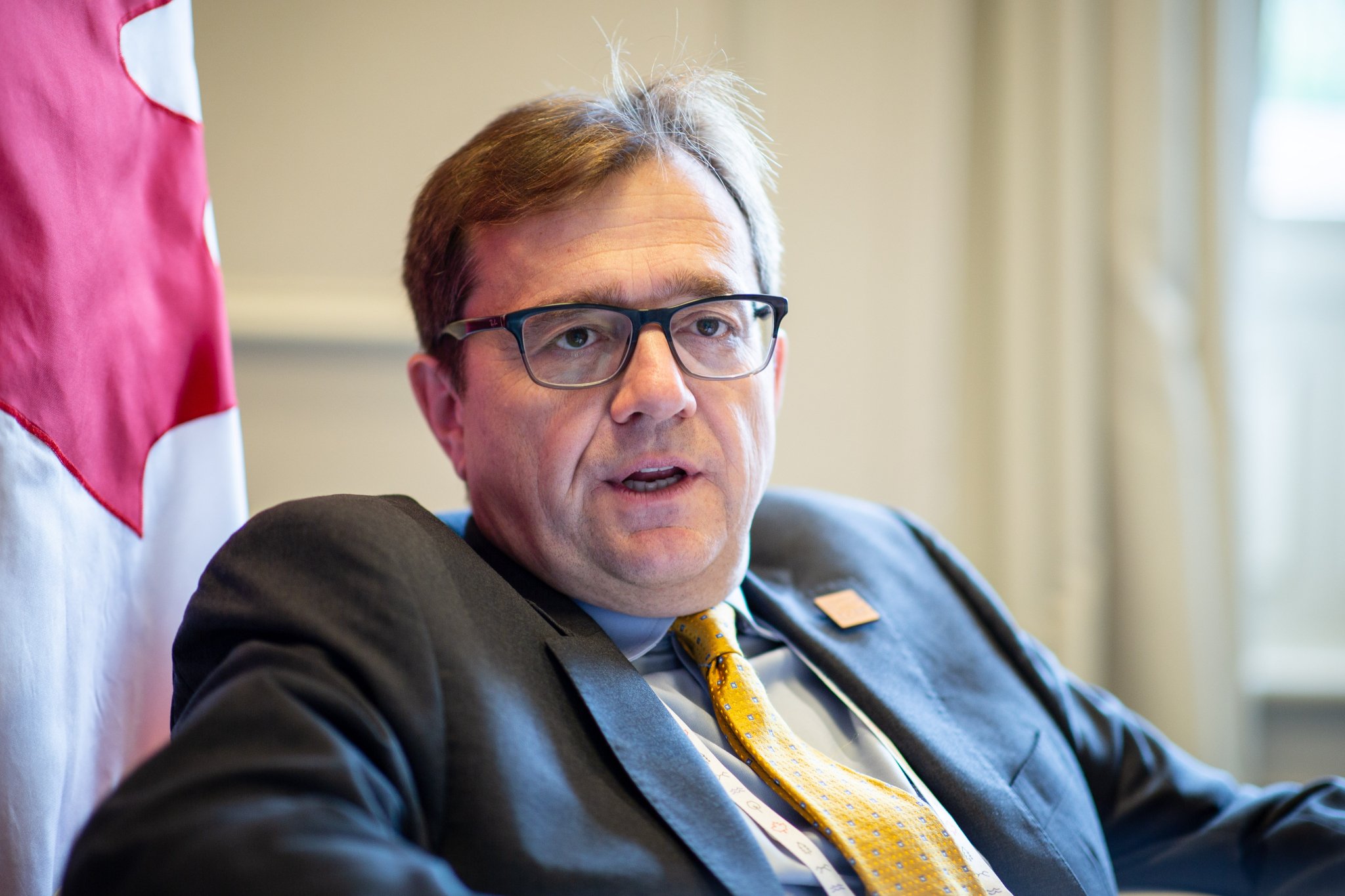 加拿大要买中国光伏产品：不愿依赖不同价值观国家，但东西还得买