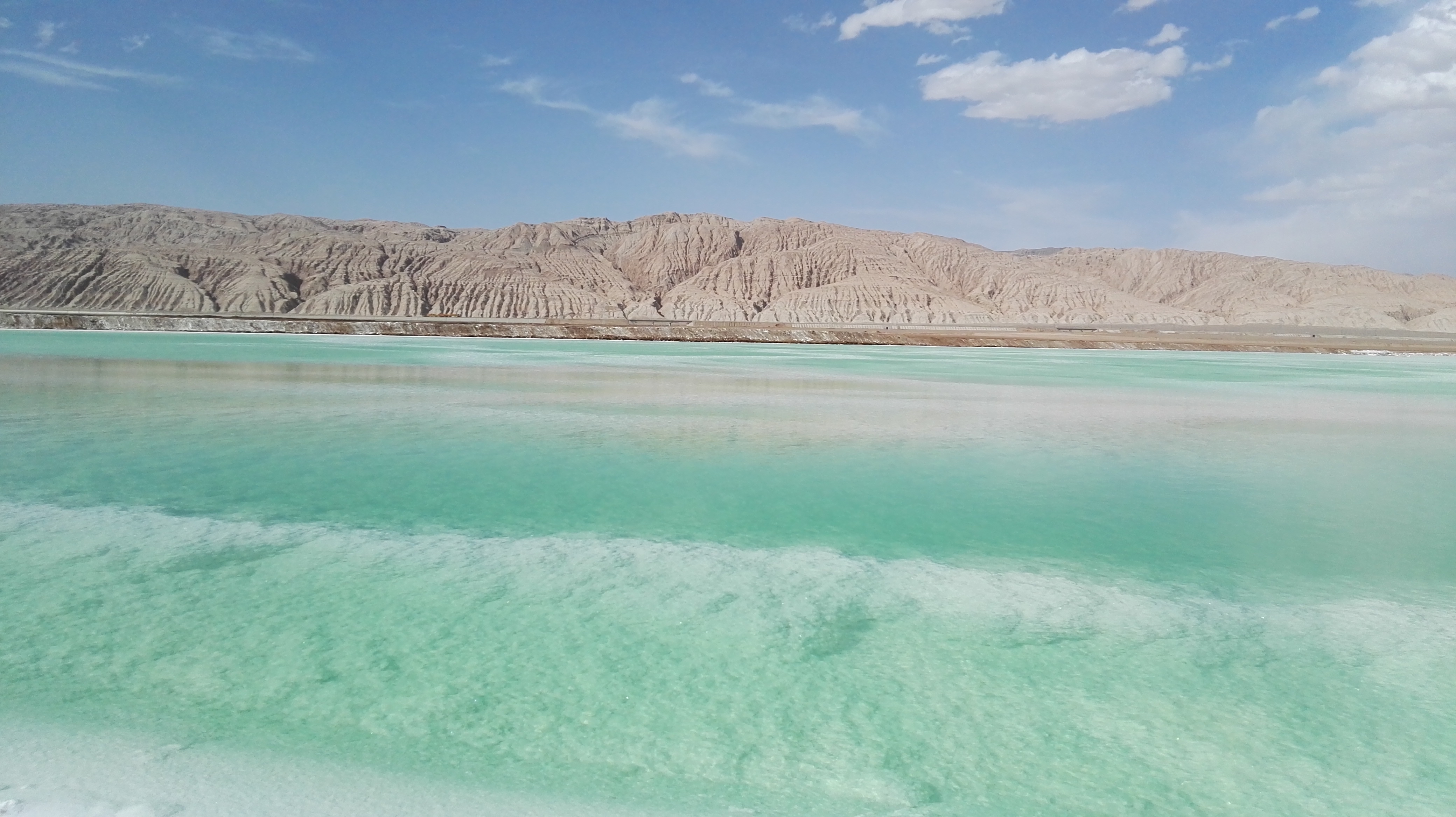 青藏高原青海西部翡翠湖一日游,自驾青海茫崖翡翠湖入新疆路线