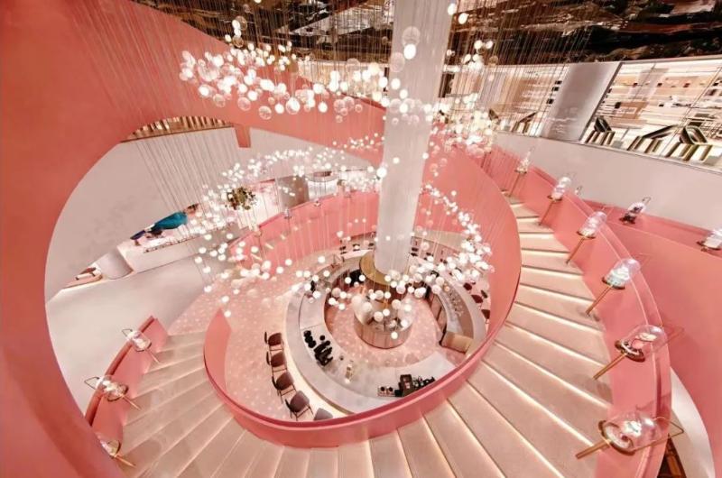 一个蛋糕1314万，中国首家1亿网红店凉了，搬出易烊千玺也没用