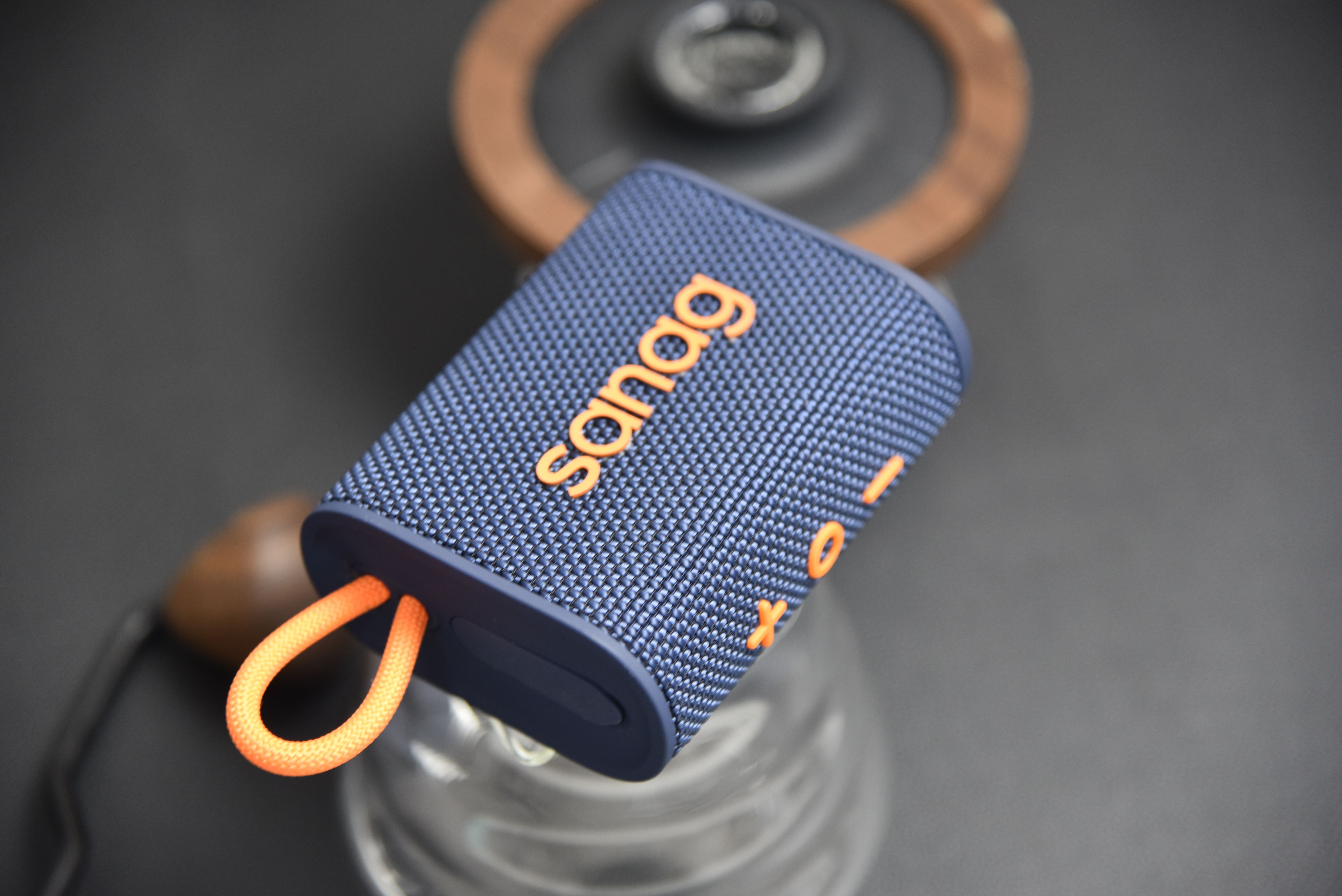 sanag塞那便携式户外蓝牙音箱,sanag蓝牙音箱对比tronsmart蓝牙音箱