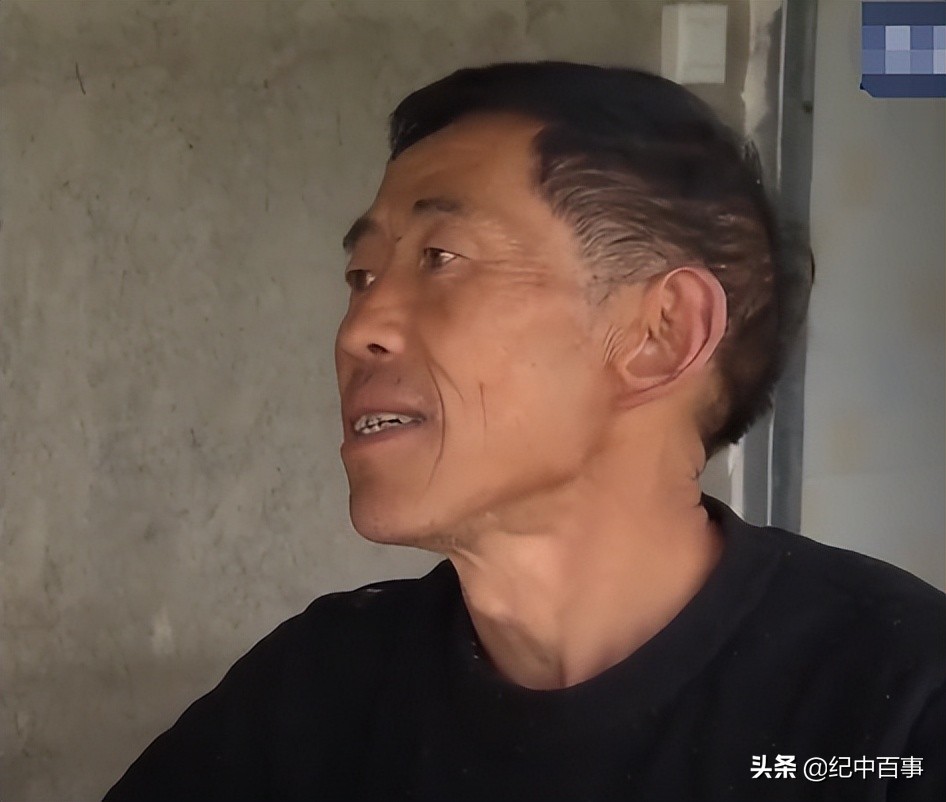 男子街头乞讨赚1000万,男子街头手擦烧红铁链卖药