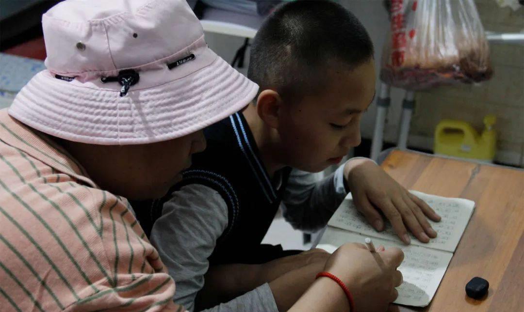 夫妻随意给孩子起名,夫妻给儿子取名字