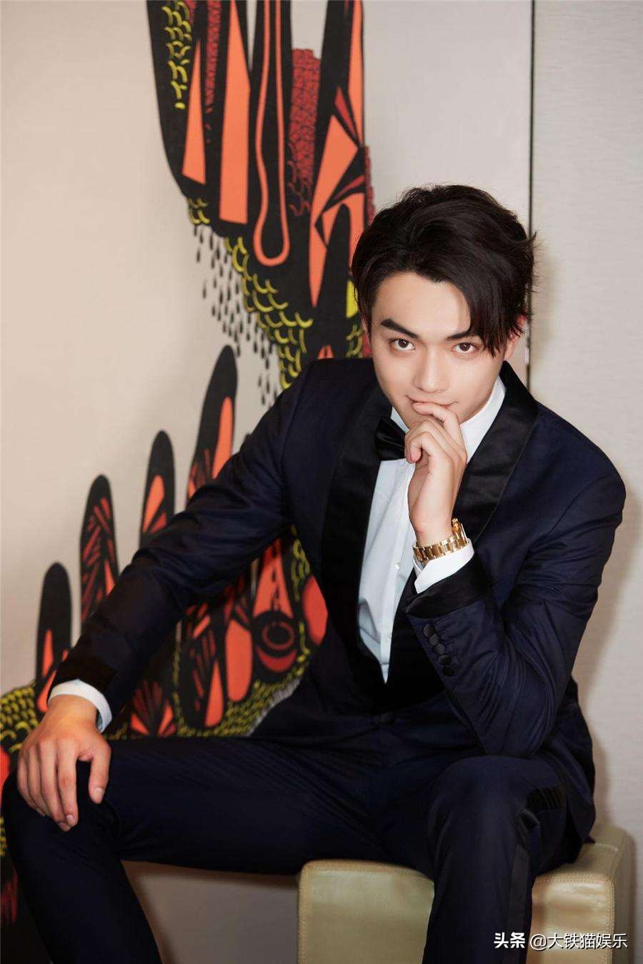 于正又宣一枚校草！10位“于男郎”颜值对比：他眼光在走下坡路？