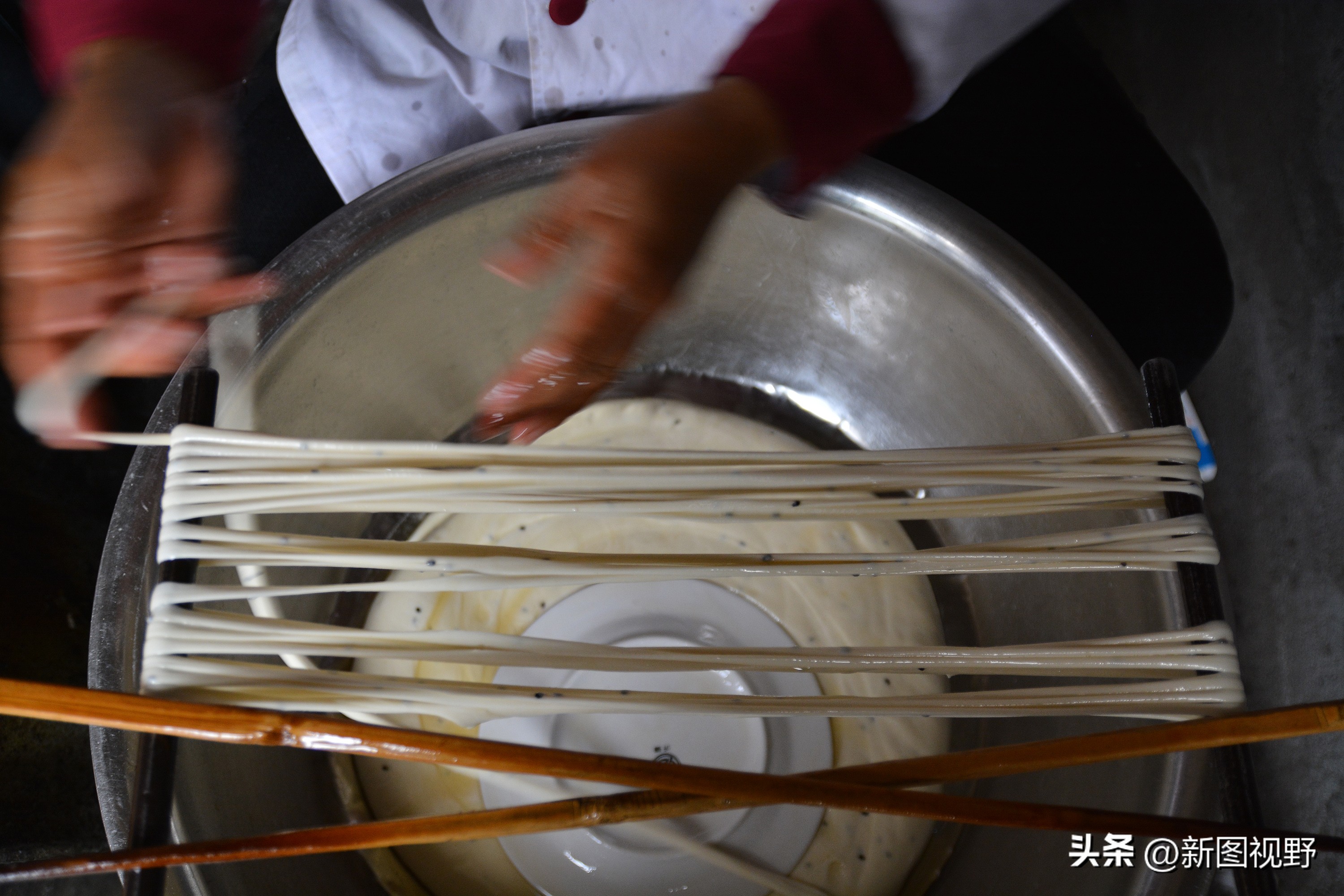 夫妻炸油条馓子，凭一把铁锤破译财富密码，打拼14年实现财务自由