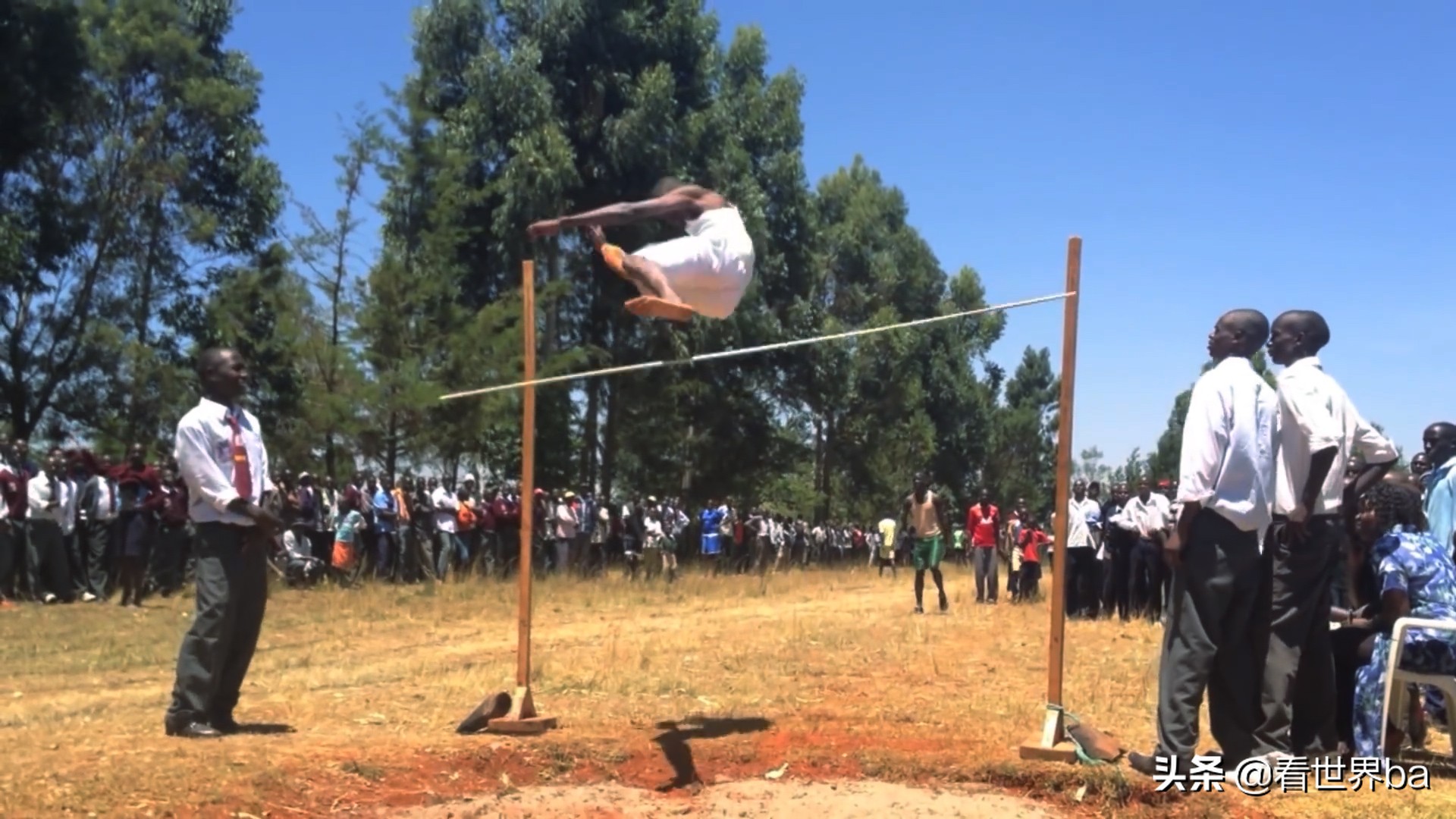 马赛人拿长矛单杀狮子,马赛人单枪匹马猎杀狮子