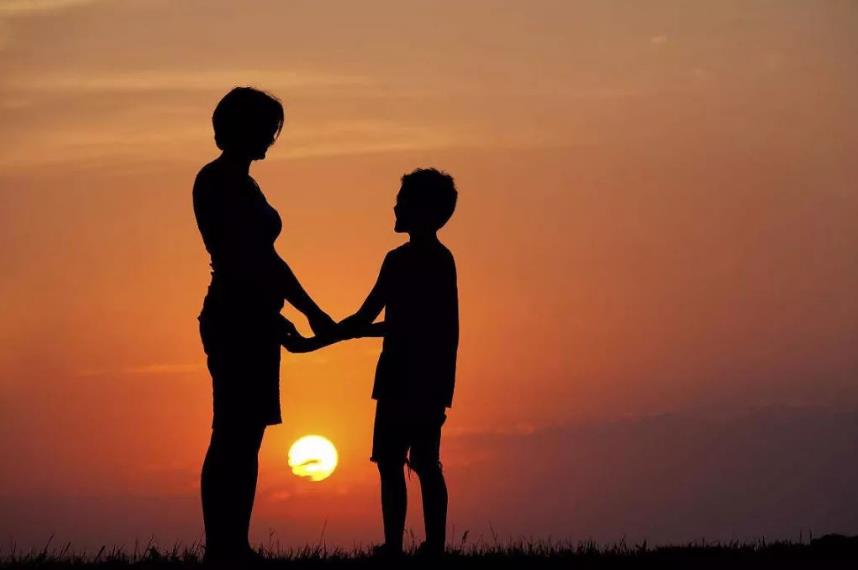 人到中年最对不起的父母,人到中年为何会讨厌父母深度好文