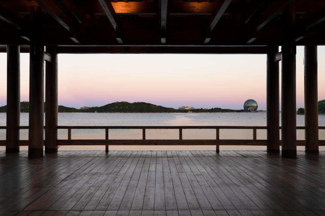 雁柏山庄的夜景,雁柏山庄远景